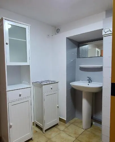 Apartment 2 - Le Razal